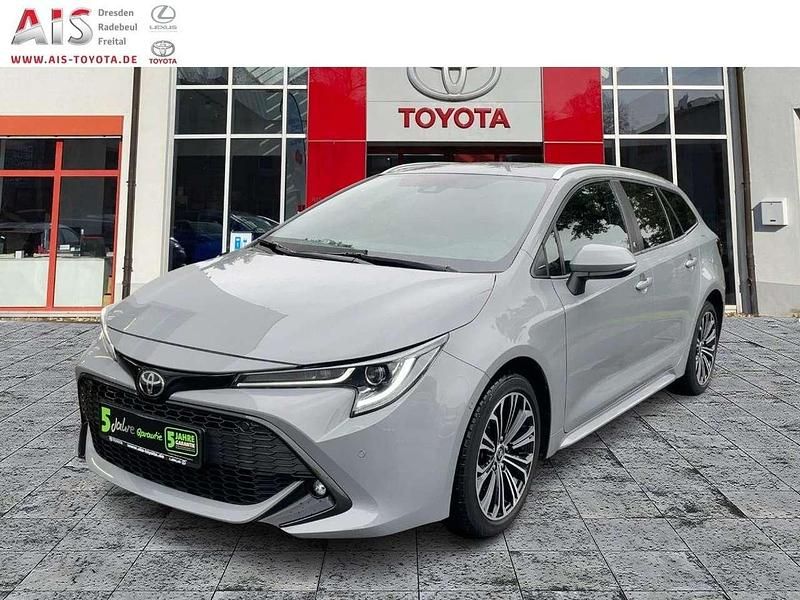 Cement grey (metallic) Gebraucht 2020 Toyota Corolla Team Kombi | 19.990 € (Fairer Preis) - Bild 1/3