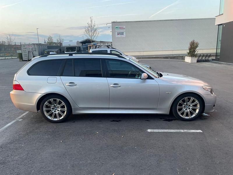 Gebraucht BMW 530 231 PS (169 kW) 2007 Silber Kombi