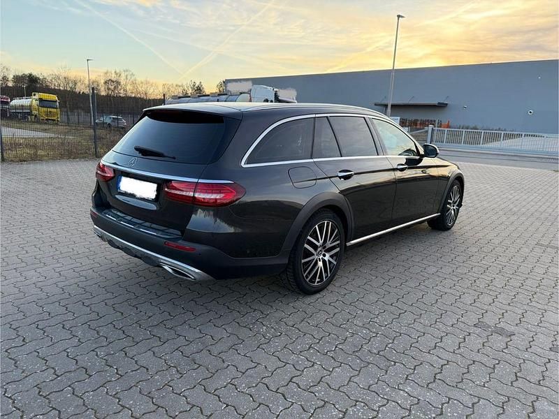 Gebraucht Mercedes E400 330 PS (242 kW) 2021 Grau Kombi