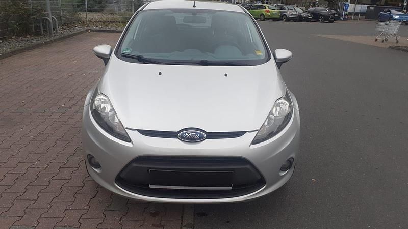 Silber Gebraucht 2010 Ford Fiesta Ghia Kleinwagen | 3.900 € (Fairer Preis) - Bild 1/4