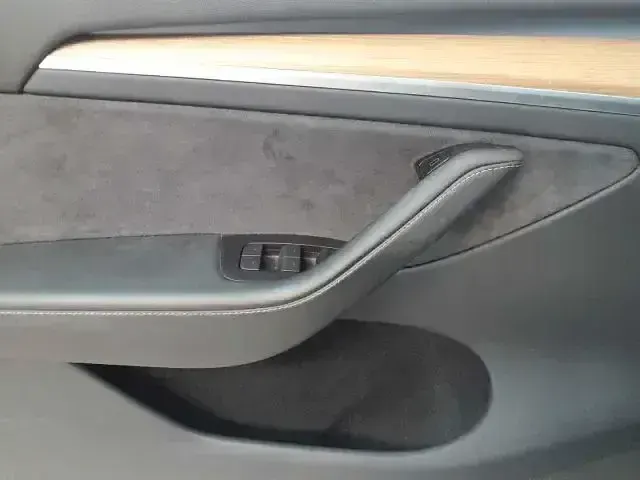 Gebraucht Tesla Model Y 378 kW (514 PS) 2023 Weiß SUV