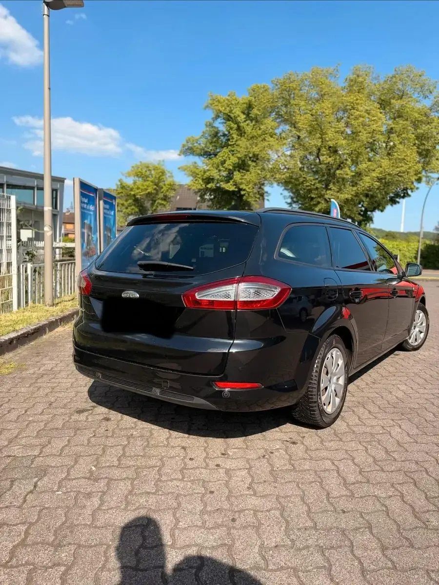 Gebraucht Ford Mondeo 140 PS (102 kW) 2012 Schwarz Kombi