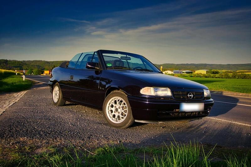 Gebraucht Opel Astra Cabriolet 70 PS (51 kW) 1994 Violet Cabrio