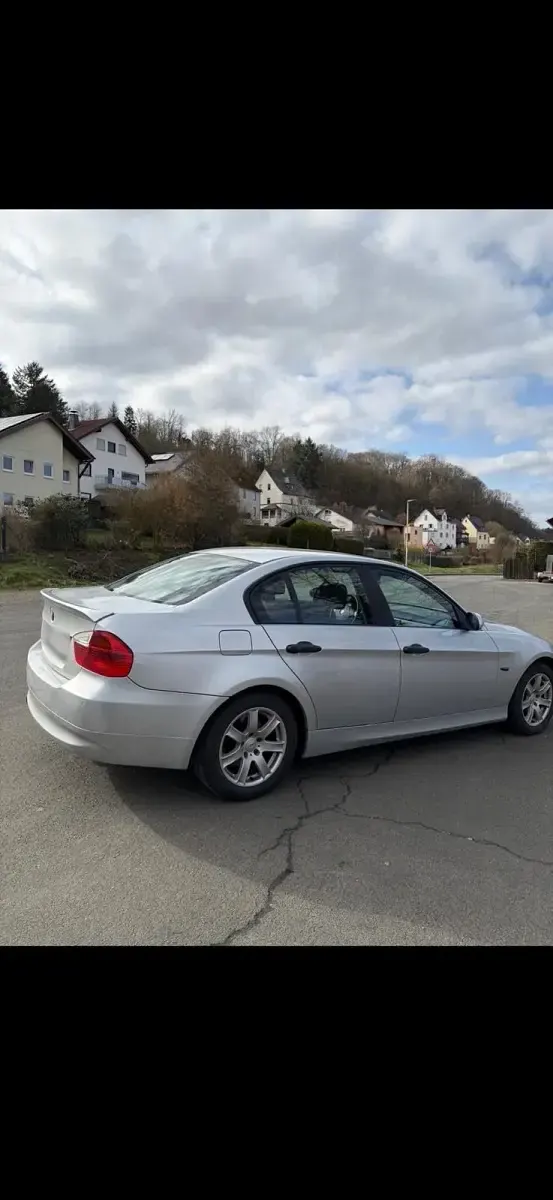 Gebraucht BMW 318 129 PS (94 kW) 2005 Silber Limousine