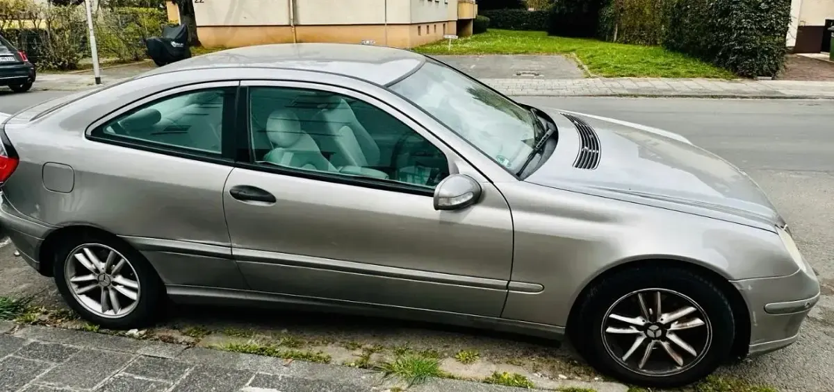 Second-hand Mercedes C200 163 CP (119 kW) 2003 Auriu Coupe