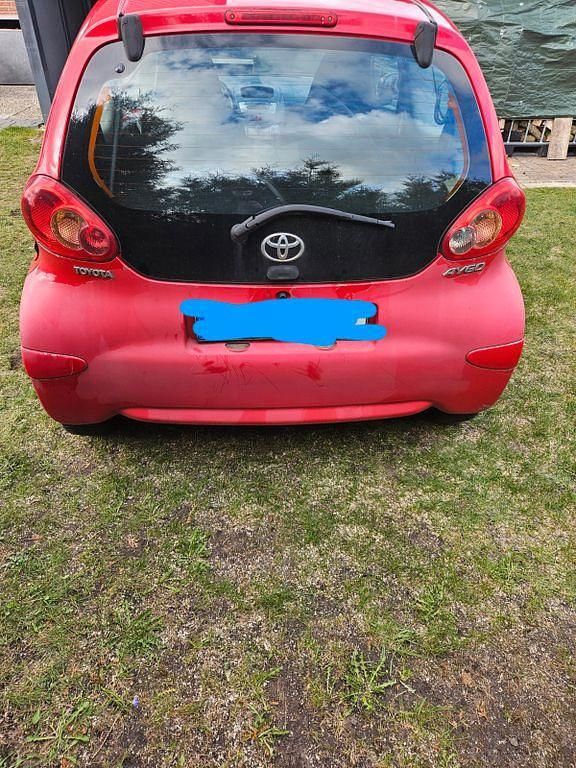 Gebraucht Toyota Aygo 68 PS (50 kW) 2008 Rot Kleinwagen
