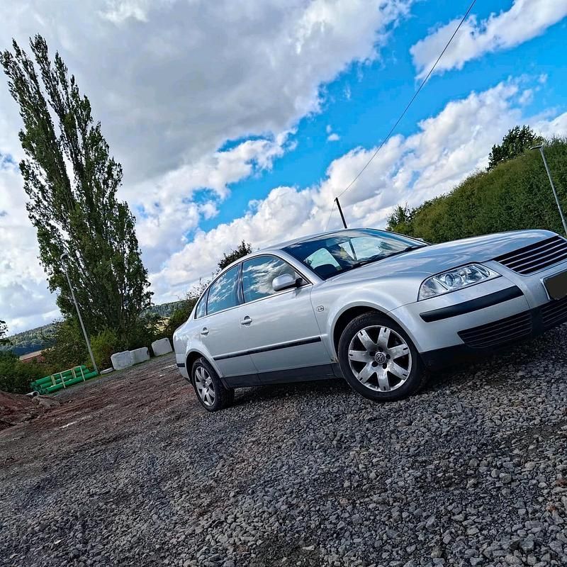 Silber Gebraucht 2001 VW Passat Limousine | 2.200 € (Fairer Preis) - Bild 1/4