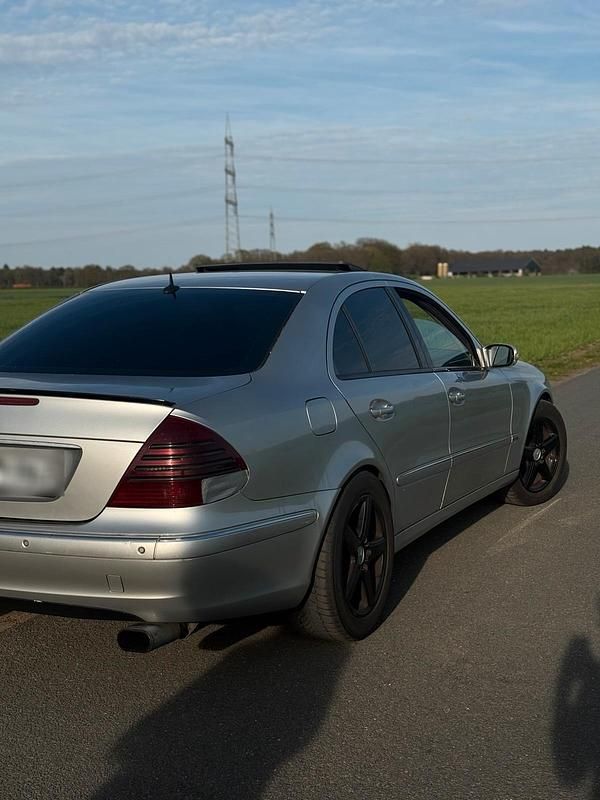 Gebraucht Mercedes E270 Elegance 177 PS (130 kW) 2002 Silber Limousine