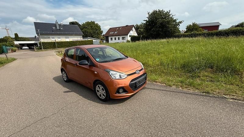 Beige Gebraucht 2015 Hyundai i10 Kleinwagen | 4.350 € (Guter Preis) - Bild 1/4