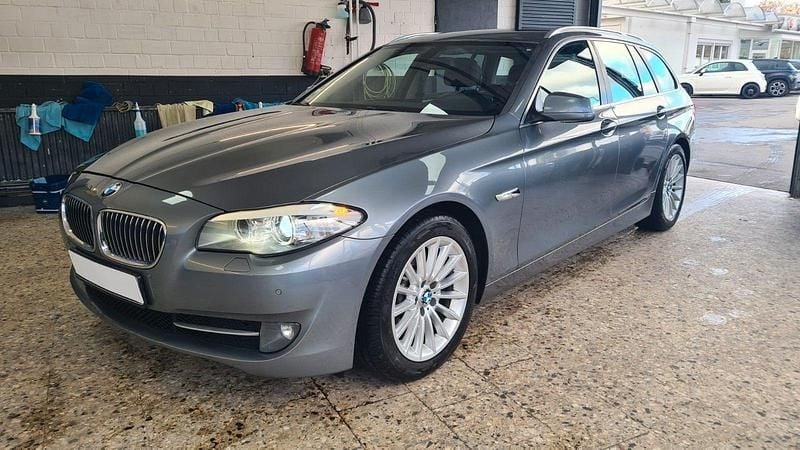Grau Gebraucht 2011 BMW 525 Performance Kombi | 7.999 € (Guter Preis) - Bild 1/4