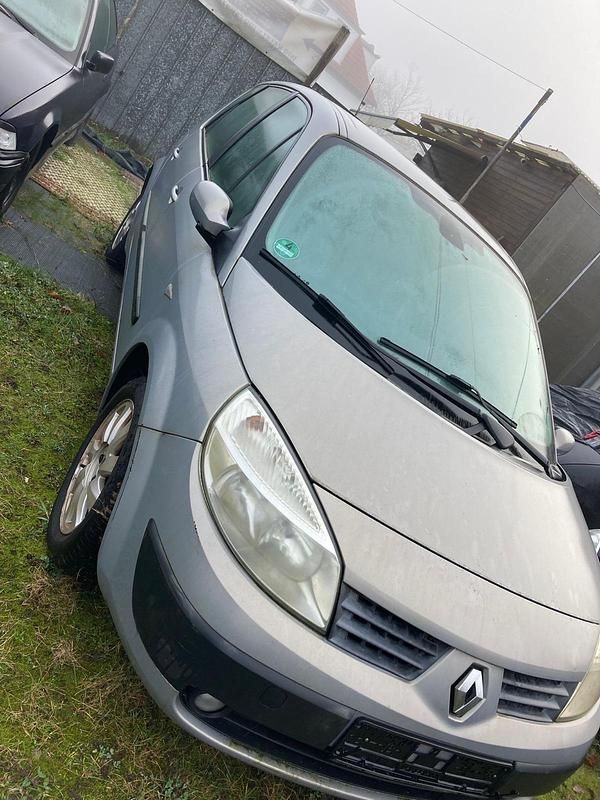 Gebraucht Renault Scénic II 113 PS (83 kW) 2005 Silber Van / Kleinbus