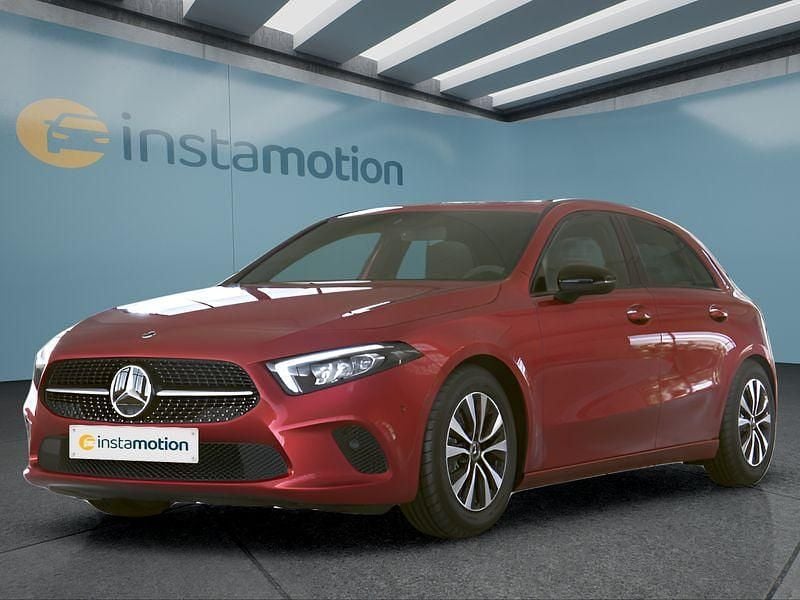 Rot Gebraucht 2022 Mercedes A200 Kleinwagen | 27.749 € (Guter Preis) - Bild 1/4