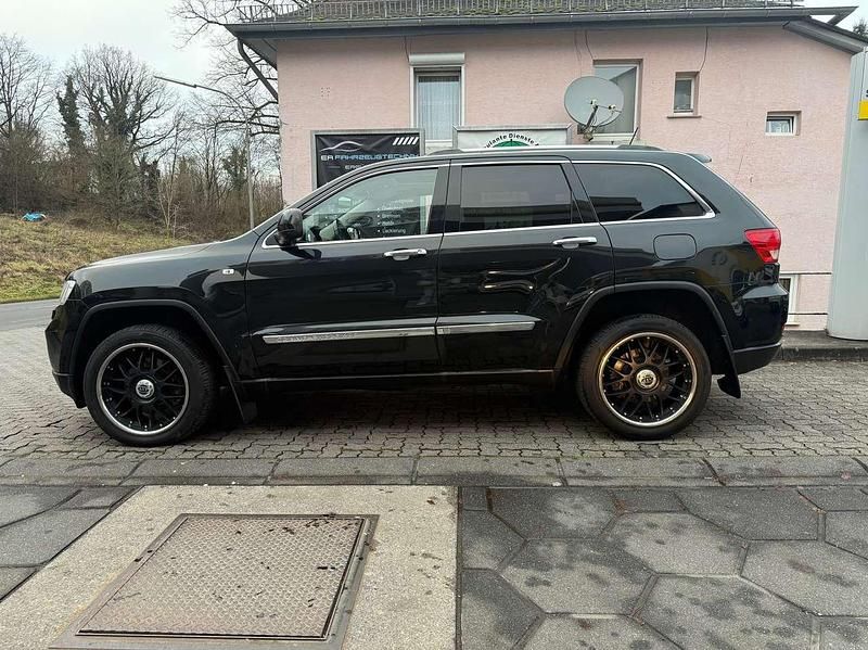 Gebraucht Jeep Grand Cherokee Overland 241 PS (177 kW) 2011 Brilliant black crystal pearl SUV