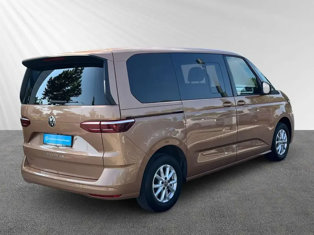 Gebraucht VW Multivan Life 150 PS (110 kW) 2023 Orange Van / Kleinbus
