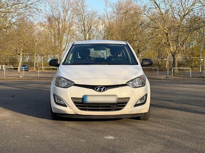Gebraucht Hyundai i20 Classic 75 PS (55 kW) 2014 Weiß Kleinwagen