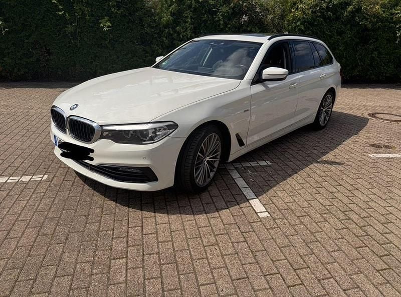 Weiß Gebraucht 2017 BMW 530 Sport Line Kombi | 24.900 € (Fairer Preis) - Bild 1/4