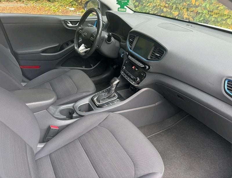 Gebraucht Hyundai Ioniq 141 PS (103 kW) 2017 Weiß Kleinwagen