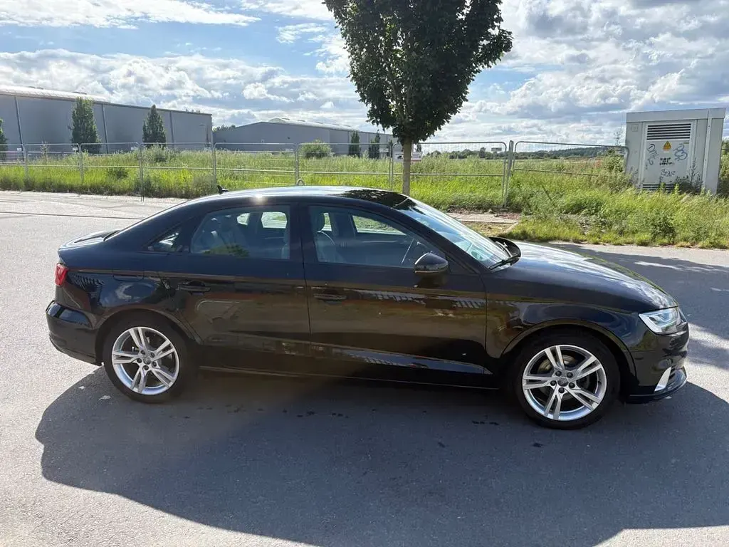 Gebraucht Audi A3 Sport 116 PS (85 kW) 2018 Schwarz Limousine