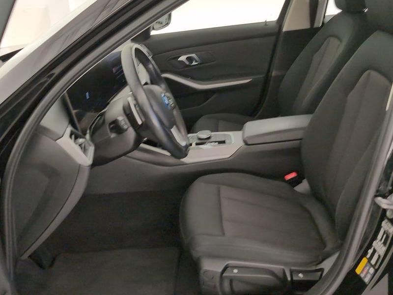 Gebraucht BMW 320e 204 PS (150 kW) 2023 Schwarz uni Limousine