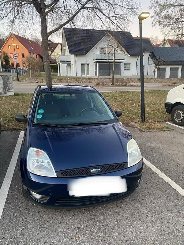 Blau Gebraucht 2004 Ford Fiesta Kleinwagen | 1.000 € (Fairer Preis) - Bild 1/4