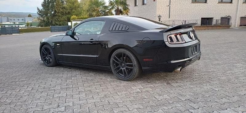 Second-hand Ford Mustang 424 CP (311 kW) 2013 Negru