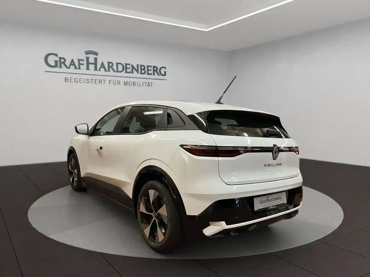 Używany Renault Megane E-Tech Equilibre 160 kW (218 KM) 2022 Biały Sedan/Limuzyna