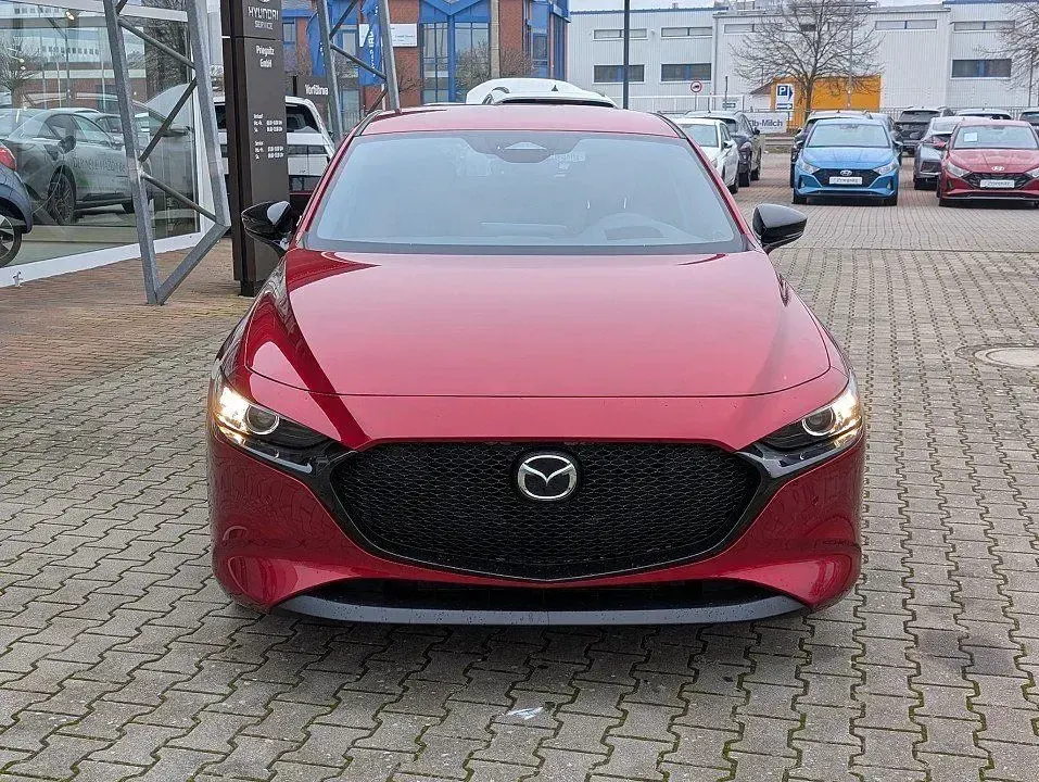 Neu Mazda 3 140 PS (102 kW) 2026 Rot Limousine