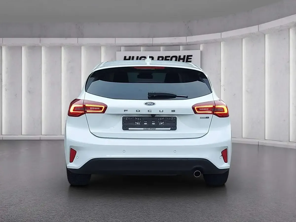 Gebraucht Ford Focus Titanium 125 PS (91 kW) 2022 Weiß Limousine