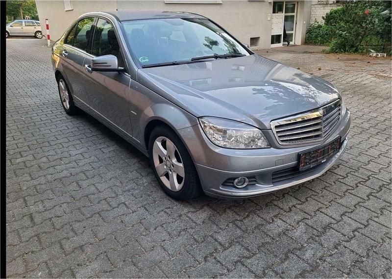 Silber Gebraucht 2010 Mercedes C200 Limousine | 4.900 € - Bild 1/4