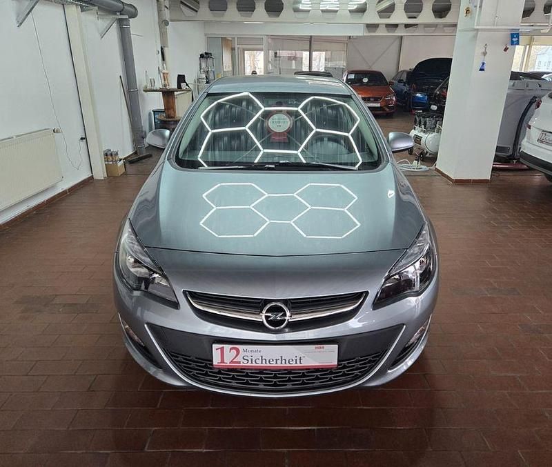 Gebraucht Opel Astra 140 PS (102 kW) 2012 Silber Limousine