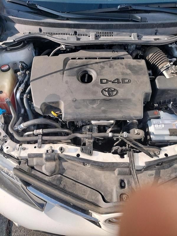 Gebraucht Toyota Auris 124 PS (91 kW) 2015 Weiß Kombi