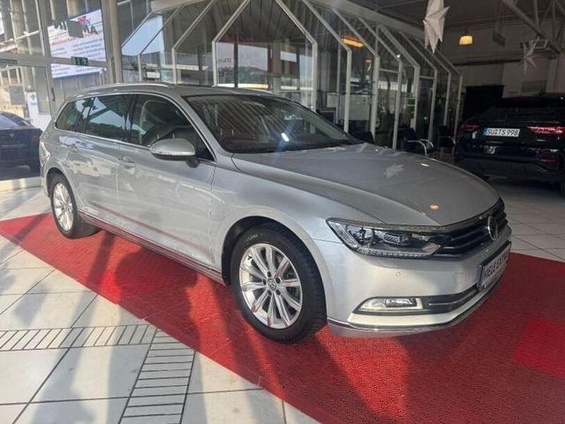 Silber Gebraucht 2017 VW Passat Highline Kombi | 17.900 € (Fairer Preis) - Bild 1/4