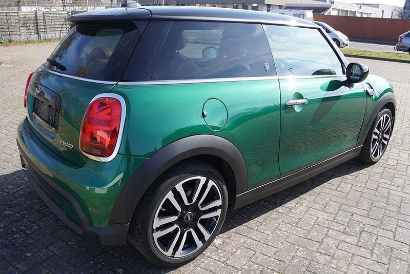 Gebraucht Mini Cooper 136 PS (100 kW) 2022 British racing green iv metall Kleinwagen