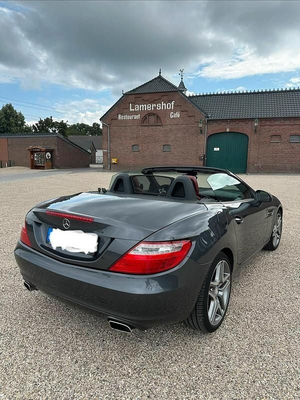 Grau Gebraucht 2011 Mercedes SLK200 Cabrio | 12.000 € - Bild 1/4