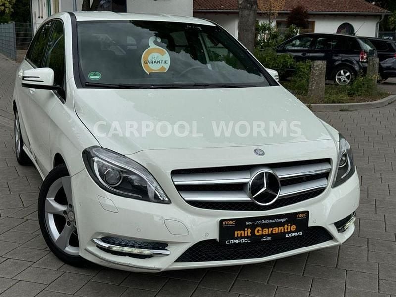 Weiß Gebraucht 2012 Mercedes B180 Sport Van / Kleinbus | 9.990 € (Fairer Preis) - Bild 1/4