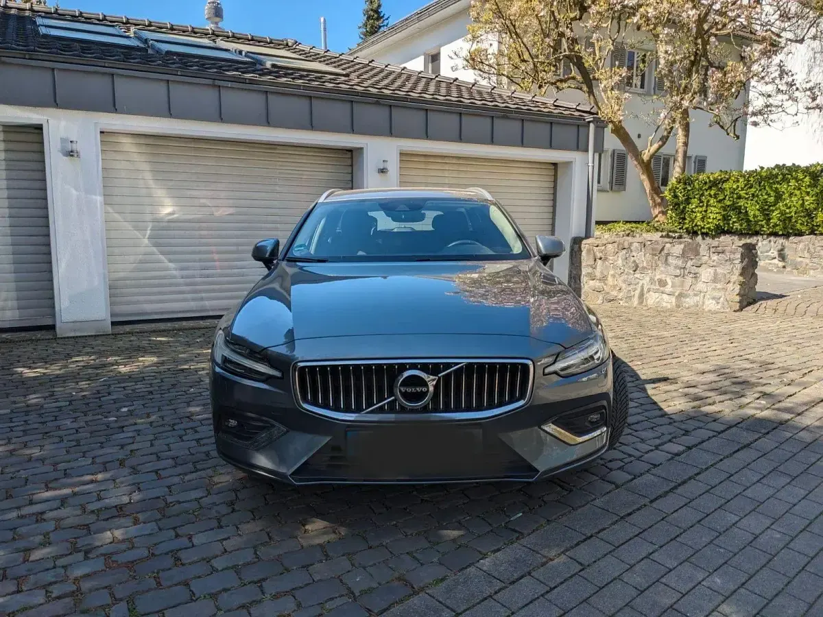 Gebraucht Volvo V60 Inscription 190 PS (139 kW) 2020 Grau Kombi