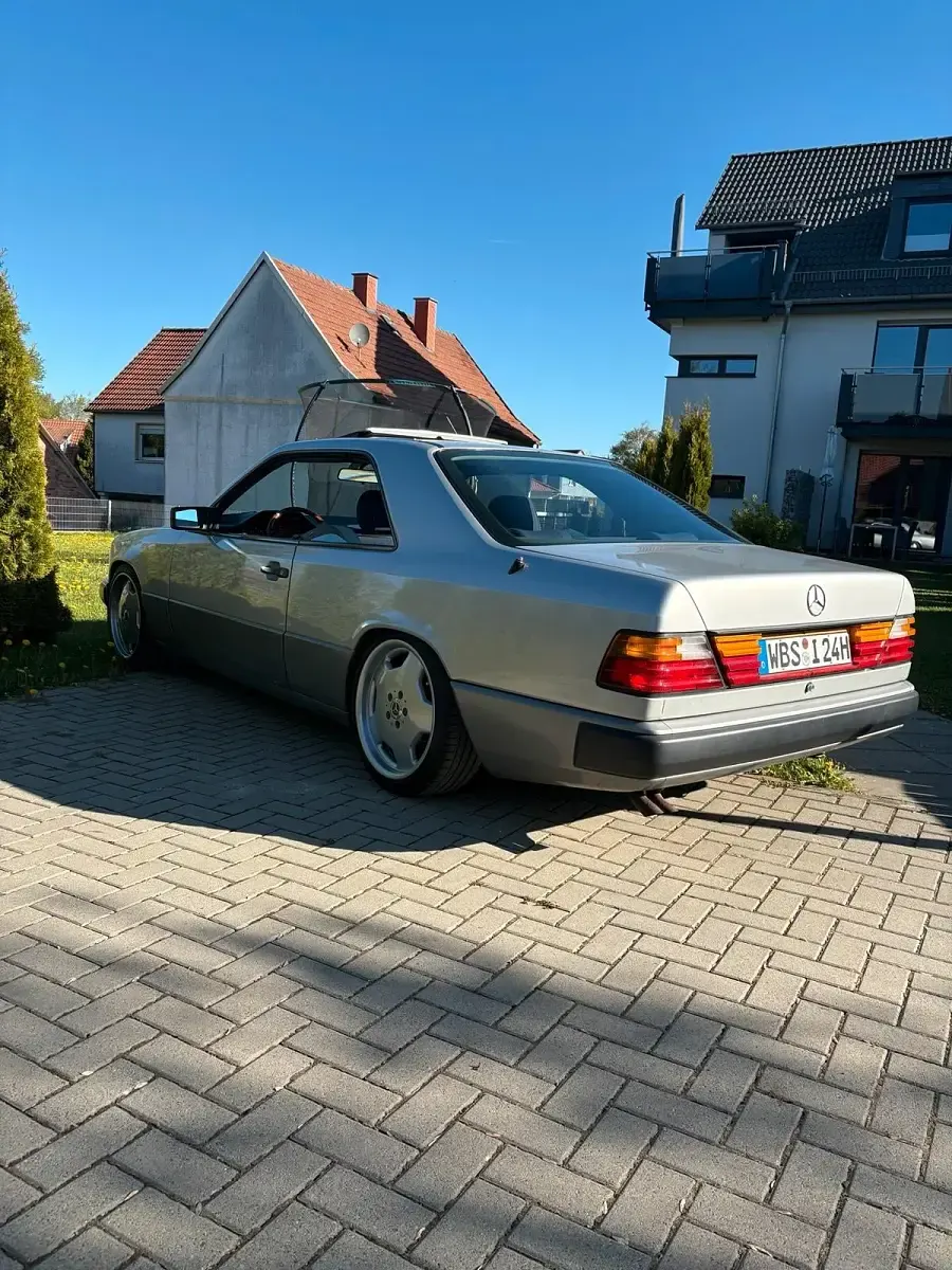 Gebraucht Mercedes E300 180 PS (132 kW) 1989 Silber Coupé