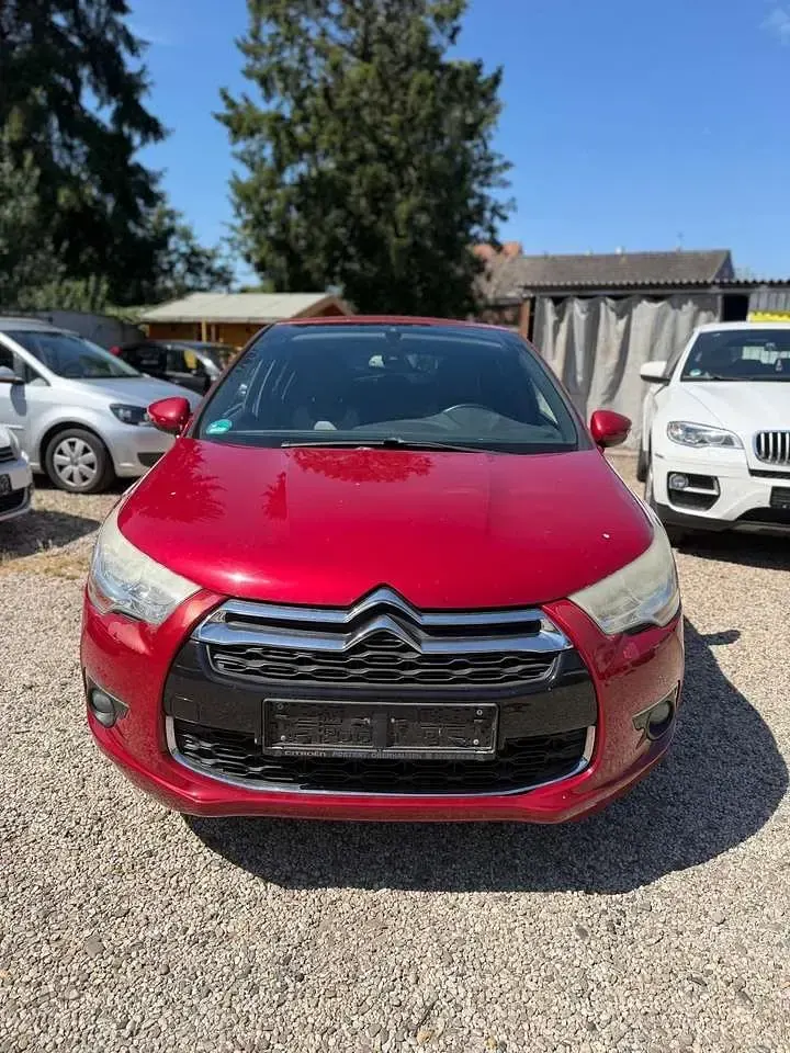 Gebraucht Citroën DS4 So Chic 120 PS (88 kW) 2011 Farbe rot babylone Kleinwagen