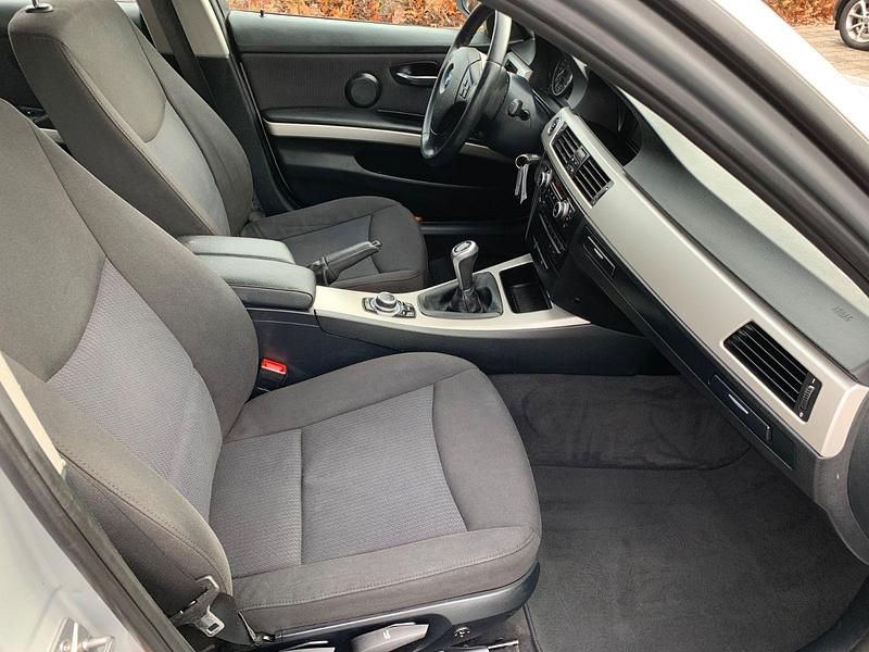 Gebraucht BMW 320 Comfort Edition 184 PS (135 kW) 2010 Silber Kombi