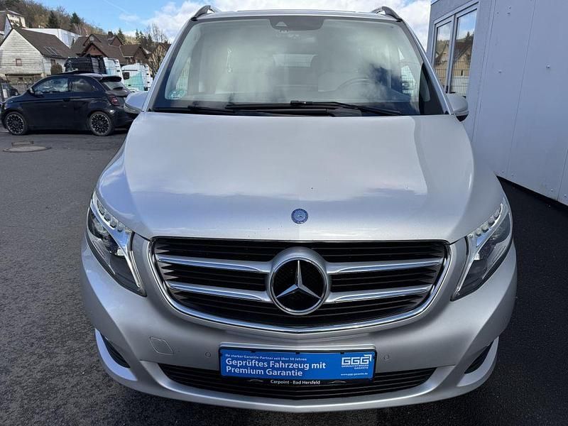 Gebraucht Mercedes V220 Edition 163 PS (119 kW) 2014 Silber Van / Kleinbus