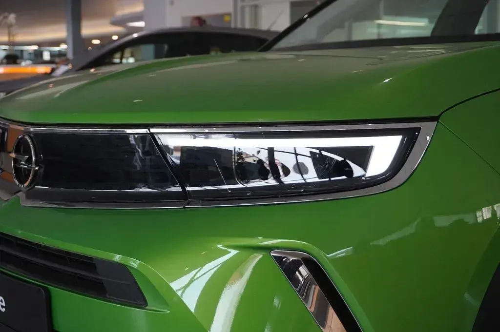 Gebraucht Opel Mokka-e Elegance 100 kW (136 PS) 2022 Matcha grün metallic SUV