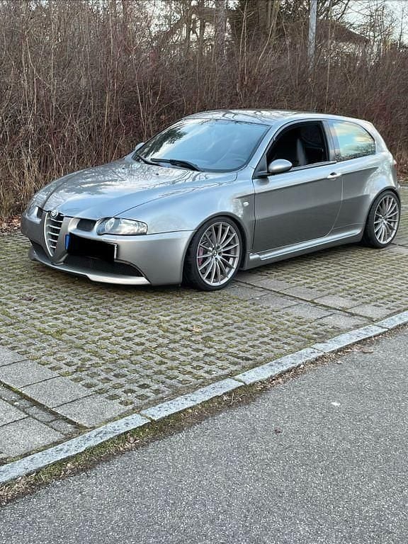 Grau Gebraucht 2005 Alfa Romeo 147 GTA Kleinwagen | 22.990 € - Bild 1/4