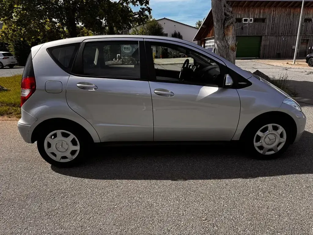 Gebraucht Mercedes A160 95 PS (69 kW) 2011 Schwarz Kleinwagen