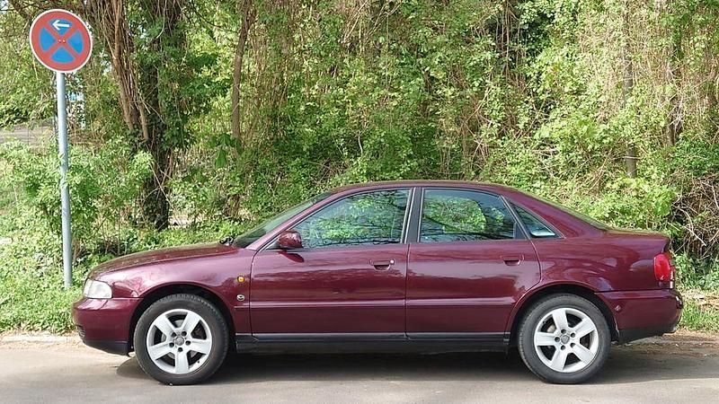 Gebraucht Audi A4 125 PS (91 kW) 1997 Rot Limousine