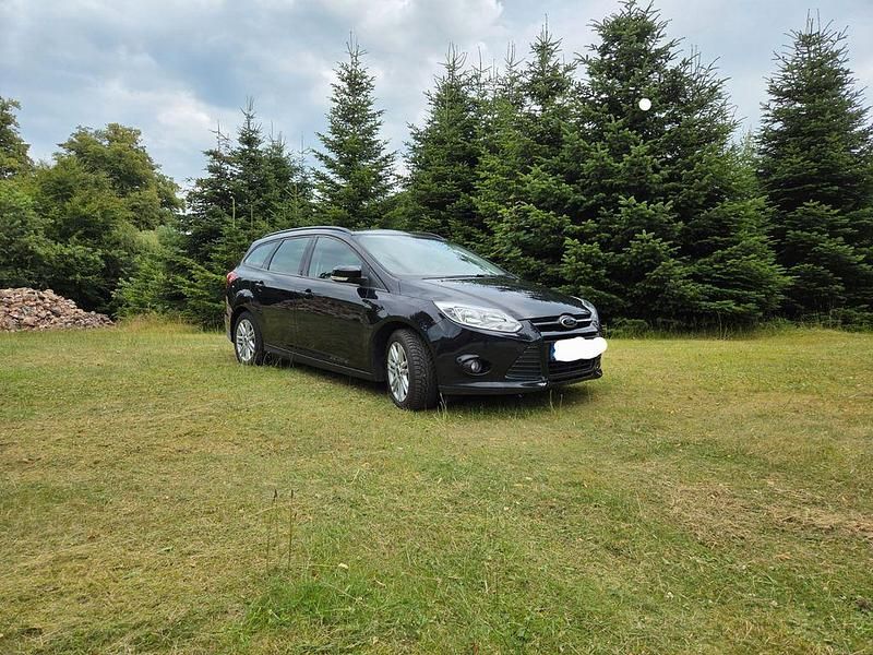Schwarz Gebraucht 2014 Ford Focus Kombi | 5.699 € (Guter Preis) - Bild 1/4