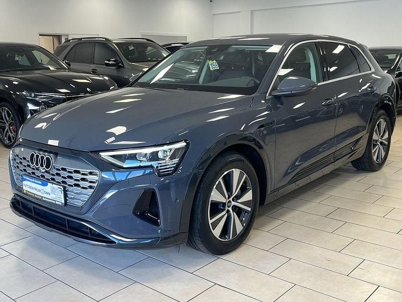 Grau Gebraucht 2024 Audi Q8 e-tron Ambiente SUV | 42.500 € (Superpreis) - Bild 1/4
