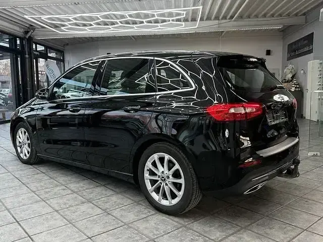 Gebraucht Mercedes B180 Progressive 116 PS (85 kW) 2019 Kosmosschwarz  metalliclack Kleinwagen