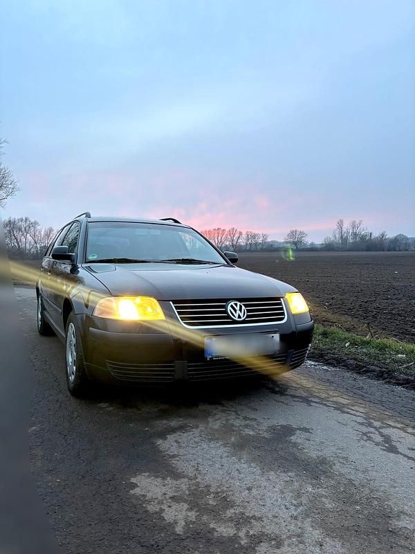 Schwarz Gebraucht 2001 VW Passat Kombi | 1.600 € (Guter Preis) - Bild 1/4
