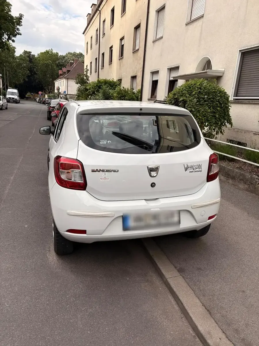 Gebraucht Dacia Sandero 75 PS (55 kW) 2015 Weiß Limousine