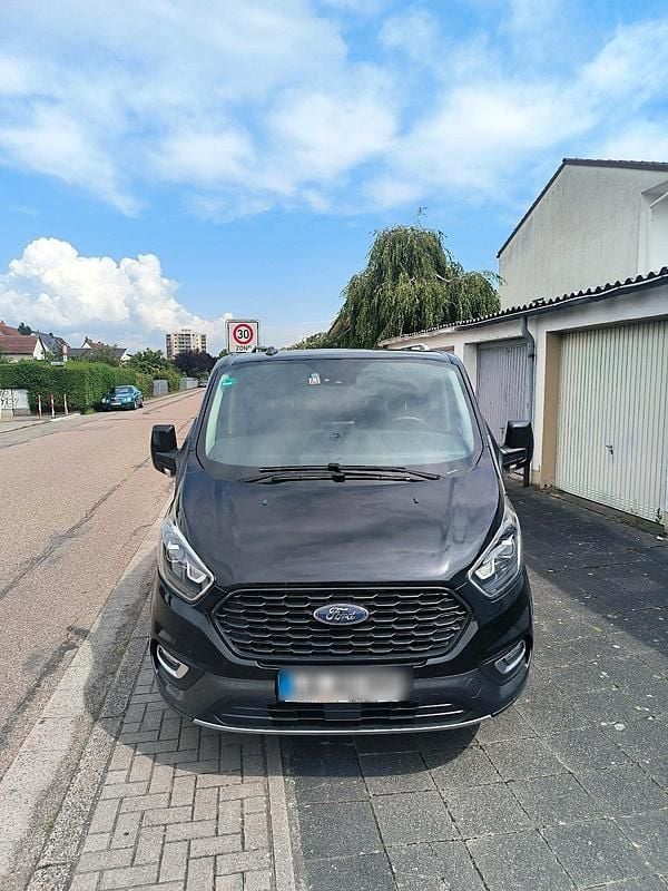 Schwarz Gebraucht 2022 Ford Tourneo Custom Active Van / Kleinbus | 37.900 € (Guter Preis) - Bild 1/4